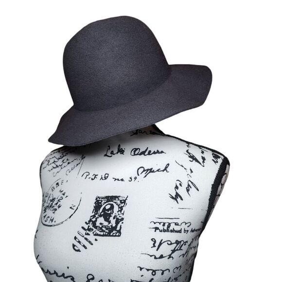 Staring At Stars Women's Gray Wool Hat - Picture 8 of 8